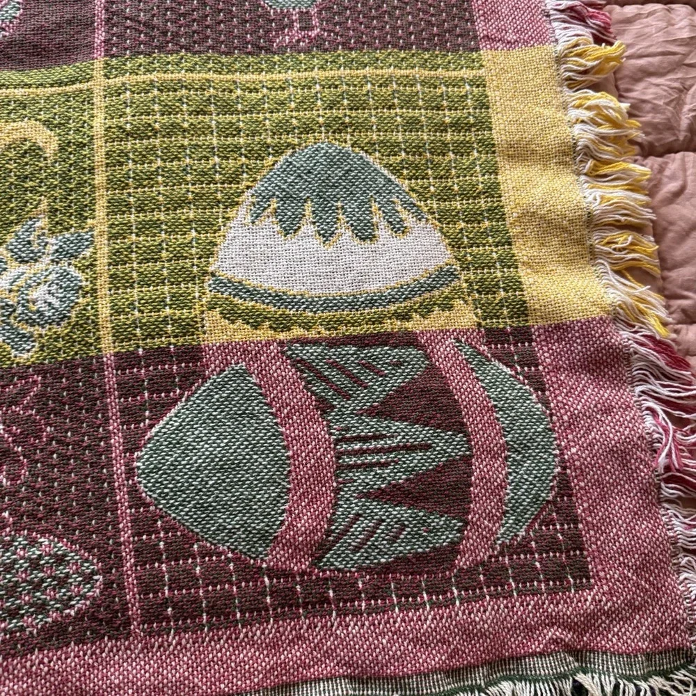 VTG 1994V MWW Bunny Rabbit Throw Blanket Tapestry 69x46 Easter Spring Tulip